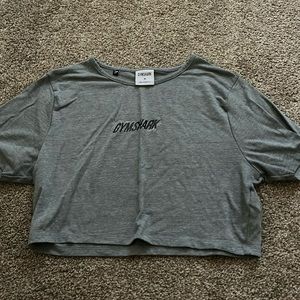 Cropped gymshark t-shirt